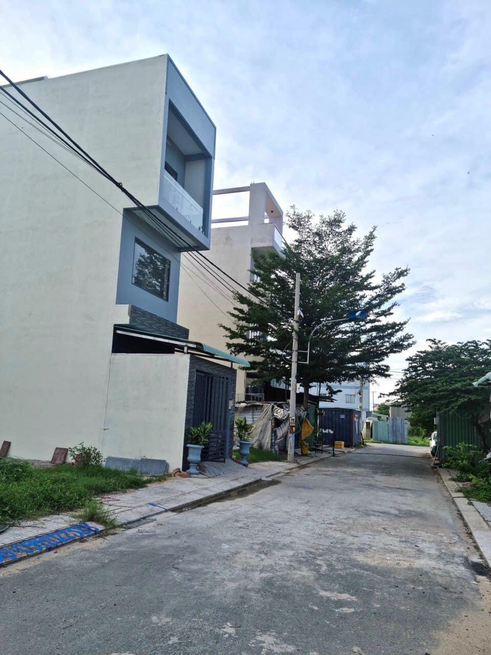 Bán gấp nhà 1 trệt hai lầu đường Hoàng Hữu Nam, Tân Phú, Tp Thủ Đức 14146030