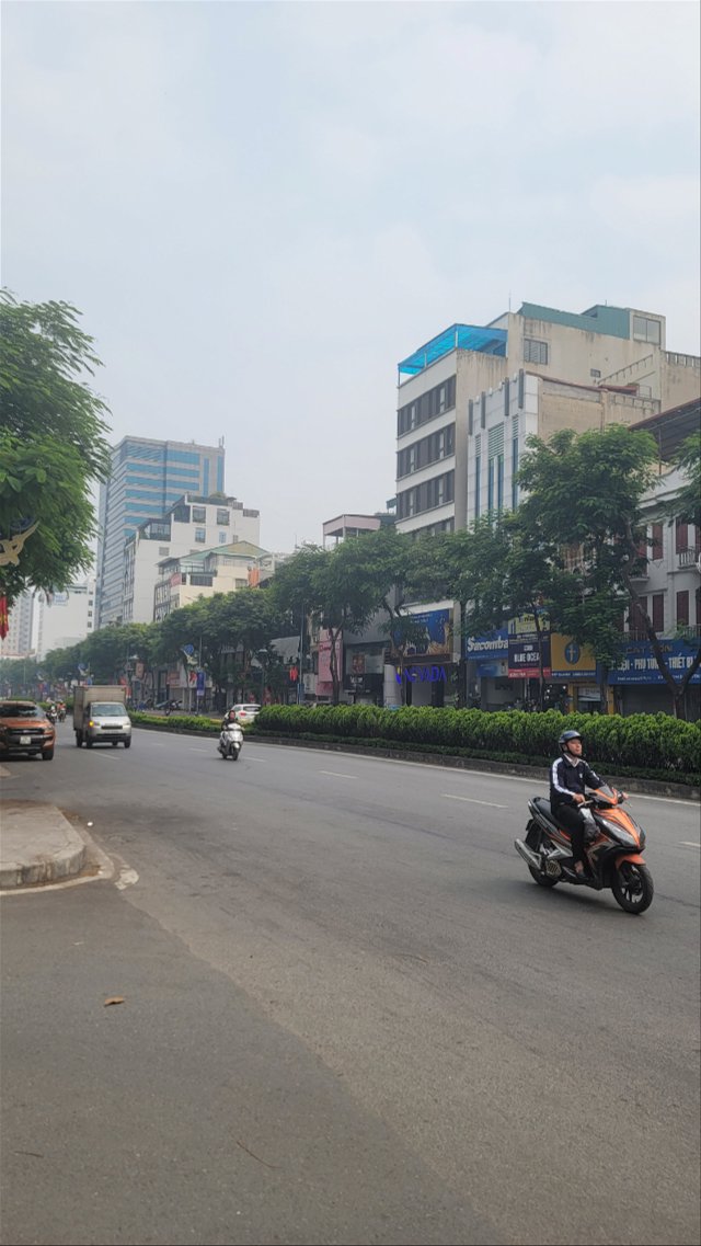 Mặt phố Nguyễn Văn Cừ kinh doanh 150m2, mặt tiền 7m, vỉa hè đá bóng, pháp lý chuẩn Long Biên Hà Nội. 14146215