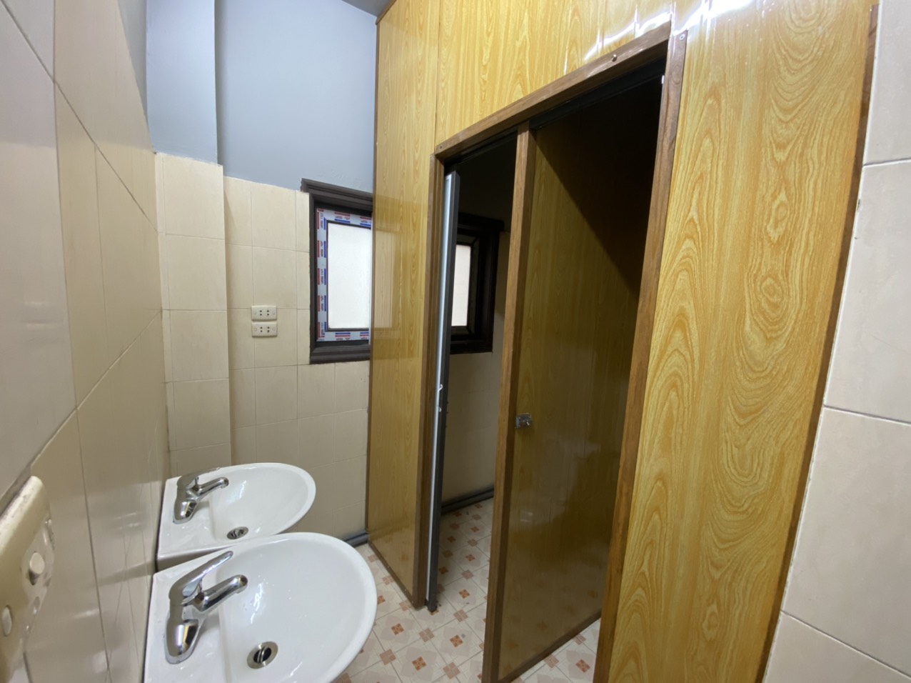 Cho thuê homestay địa chỉ số 385 đường giải phóng ( cạnh ngã tư trường chinh- đại la- giải phóng- 14161921