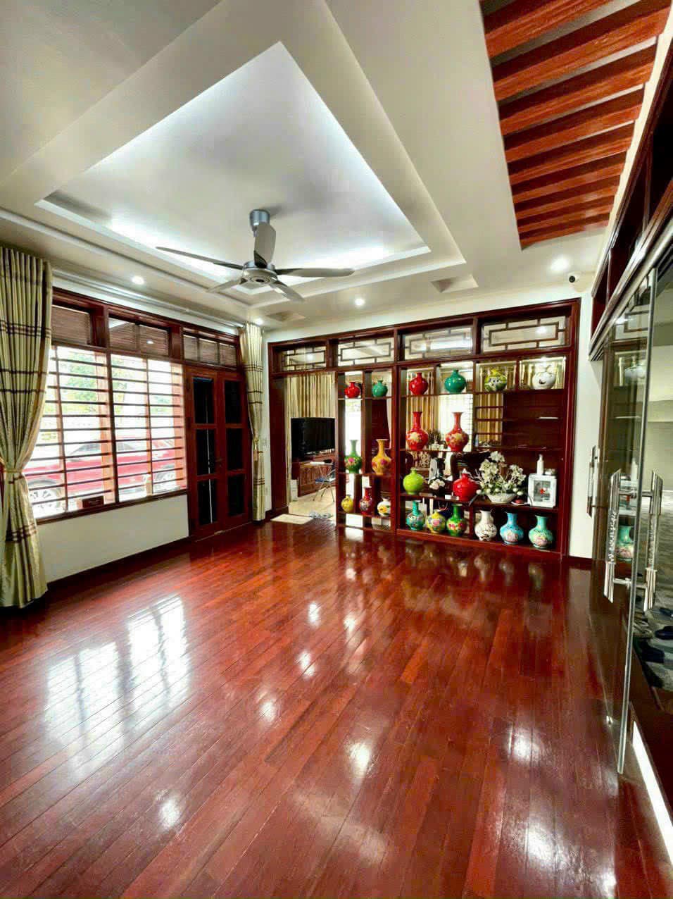 Bán biệt thự khu Đỉnh Long, ph Tân Bình, TP HD, 420m2, mt 22m, 3 tầng, sân vườn cực rộng, giá rẻ 14180922