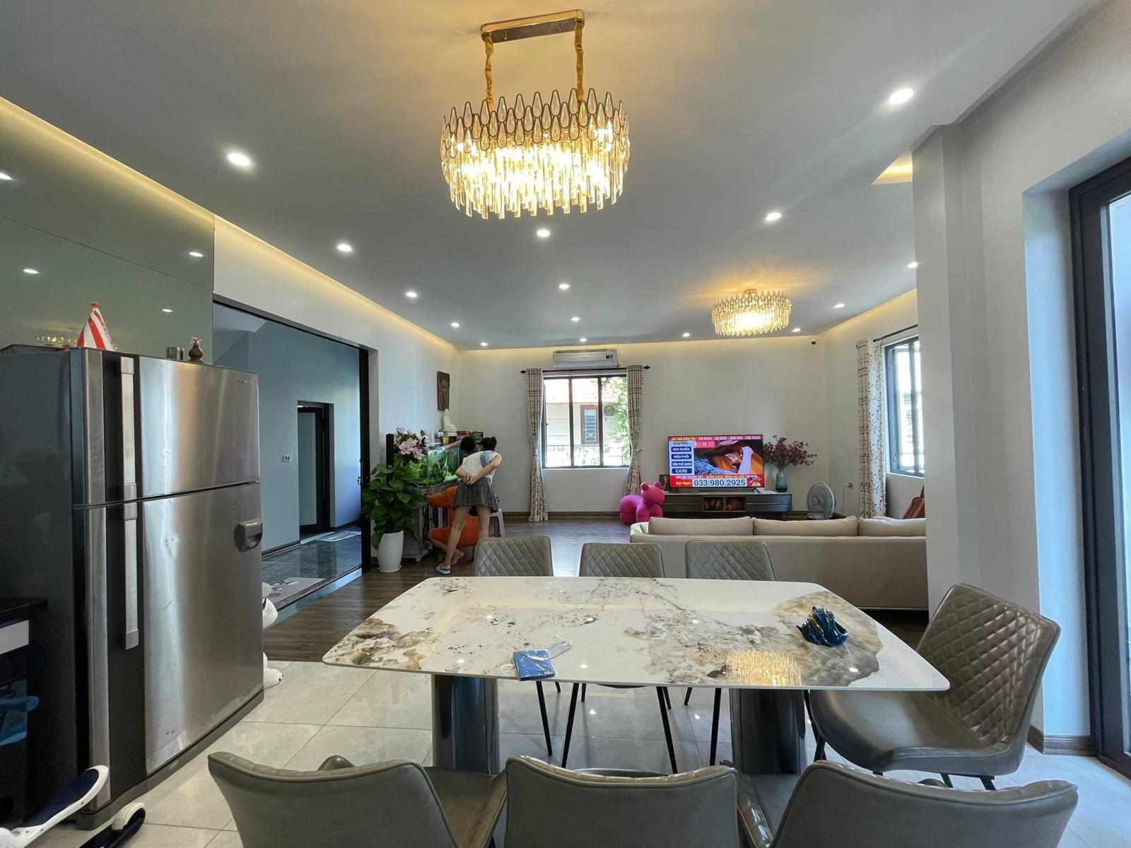 nhà đẹp lô góc Long Biên, 95m x 4 tầng, mặt tiền 9.3m, gara ôtô, full nội thất 14183780