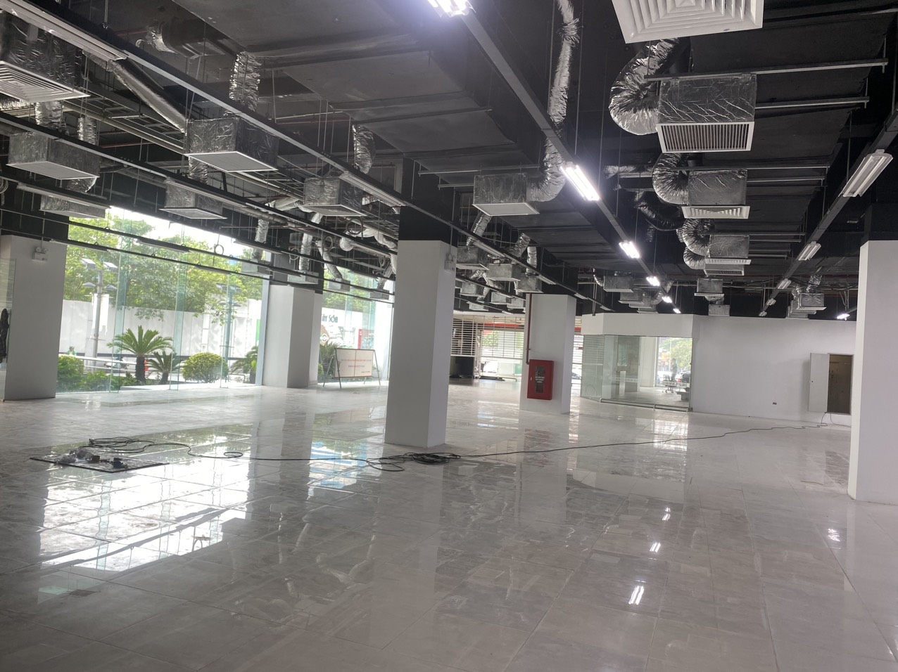 Cho thuê văn Phòng DT từ 200m2, 500m2,1000m2 chân đế tòa Mipec Tây Sơn quận Đống Đa,Hà Nôi. LH/0866683628 14185889