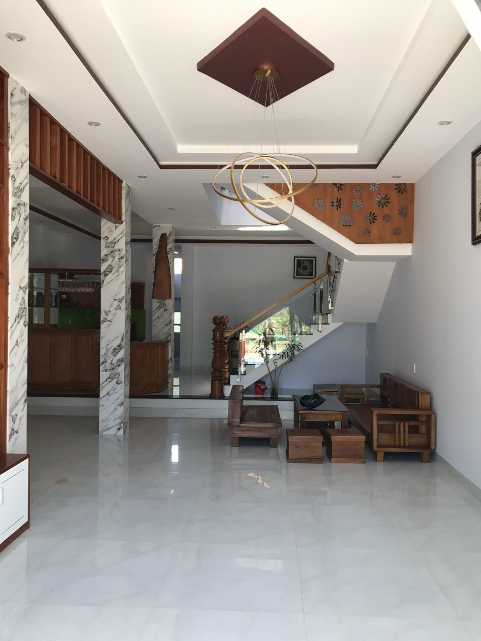 Bán gấp nhà MT Lê Đình Lý,Hải Châu,Đường,đường 10.5m,3tầng,230m2,Giá chỉ 35tỷTLCC. 14197913