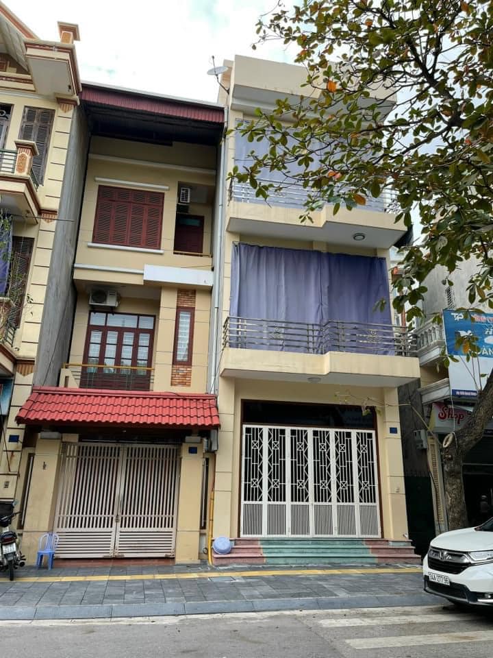 Bán nhà mặt phố Quang Trung, TP HD, 4 tầng, 60.9m2, mt 4.53m, hướng đông, 4 ngủ, vị trí trung tâm 14202256