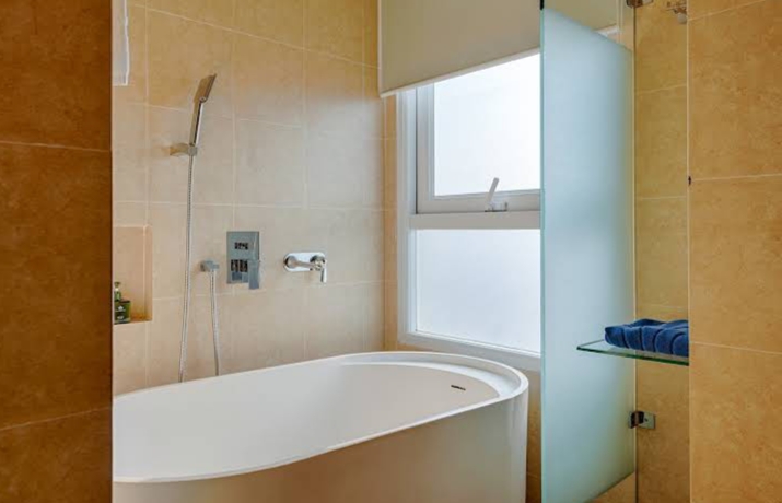 Gấp bán khách sạn MT Đỗ Bá, MỸ AN, 180m2,45phòng, 11tầng, bể bơi,Giá chỉ 65 tỷ TLCC. 14203950