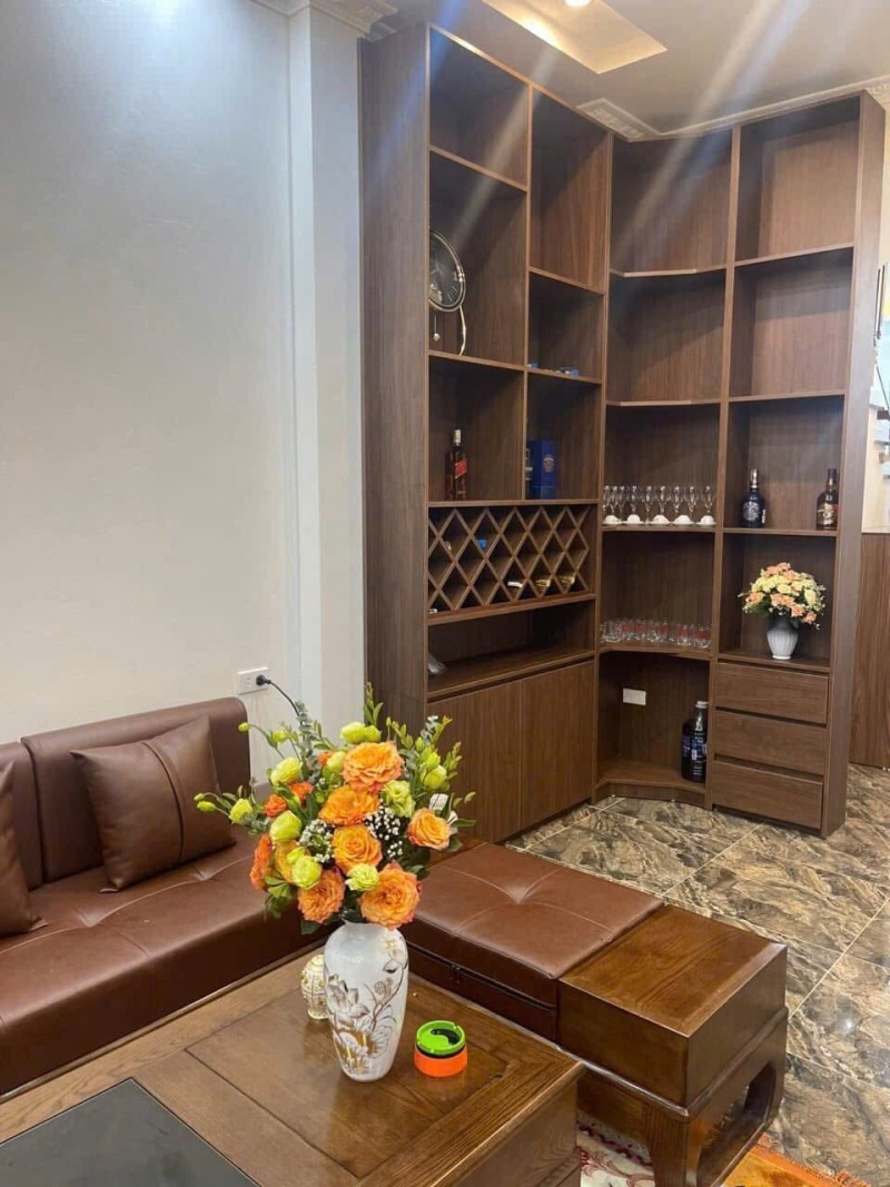 NHÀ ĐẸP- LÔ GÓC-NGÕ THÔNG- FULL NỘI THẤT Phố Ngọc Lâm  48m2 4 Tầng X 10.7 Tỷ.Long Biên-Hà Nội. 15975279