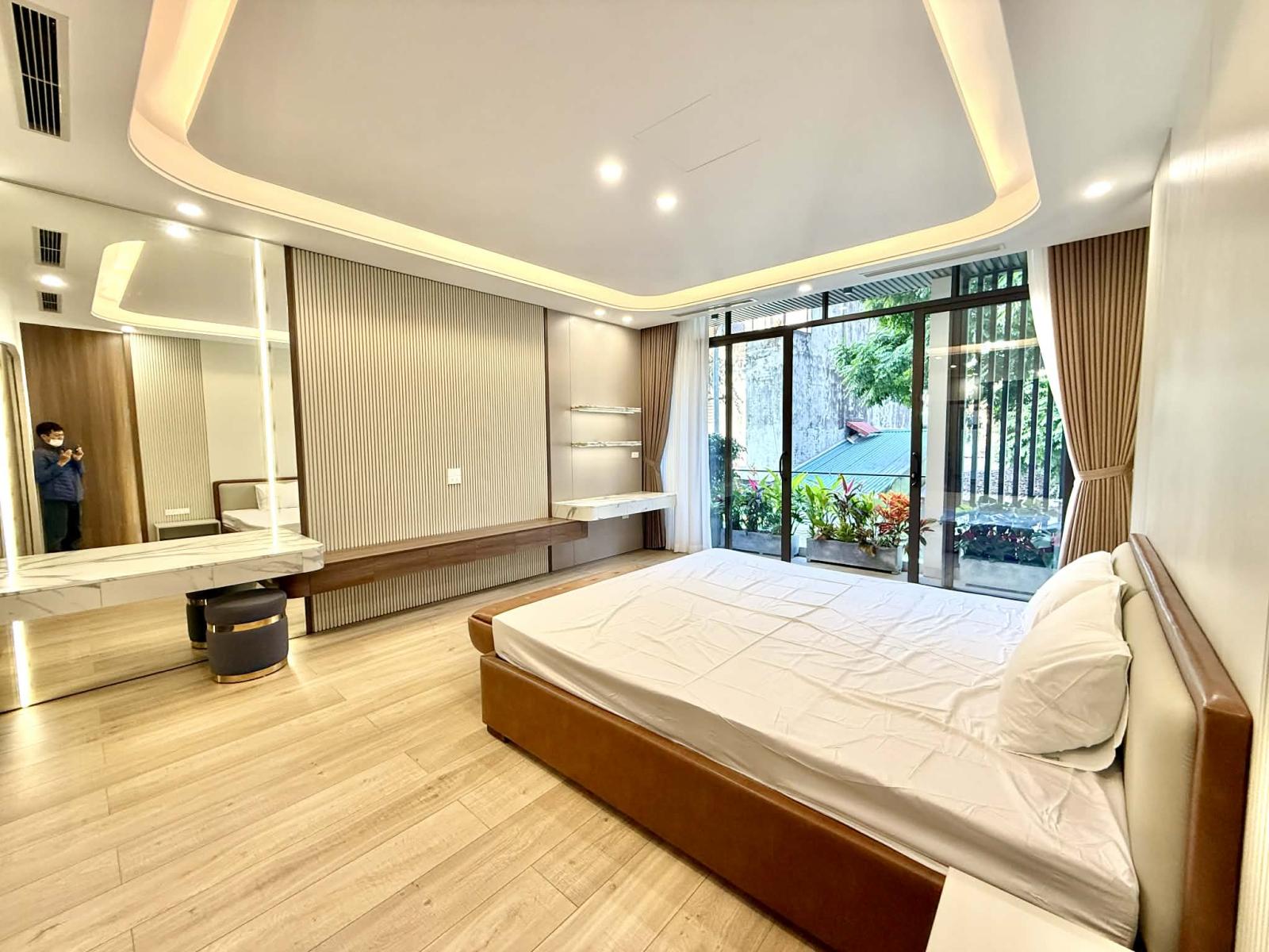 BÁN NHÀ PHÔ NGÔ GIA TỰ - LONG BIÊN, 6 TẦNG THANG MÁY, GARA Ô TÔ, KINH DOANH. GIÁ 11,5 TỶ 15975285