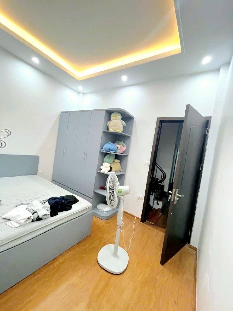 bán nhà đào tấn 50m x6 tầng thang máy 17,2 tỷ full nội thất,mặt ngõ thông 15975332