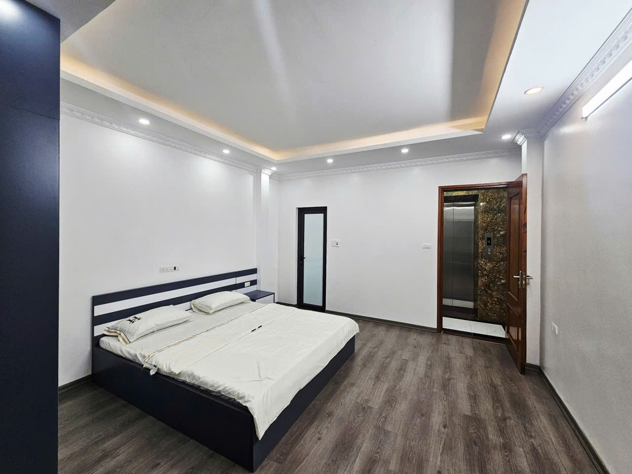 HIẾM CẦU GIẤY – NHÀ MỚI TINH 6 TẦNG THANG MÁY – KHÁCH XÁCH VALI VỀ Ở lh 0326213286 15975336