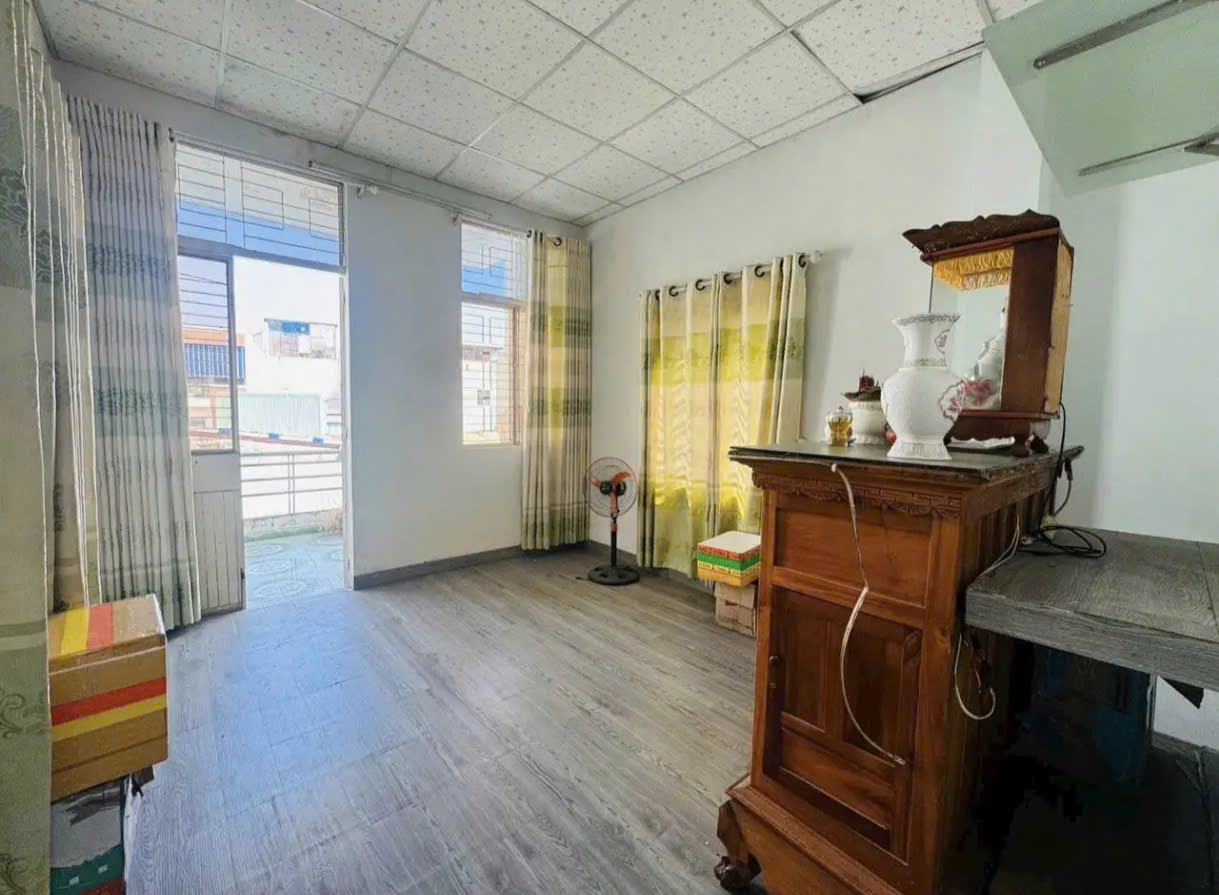 ► Kiệt 3m gần MT khu Chợ Mới, 37m2, 3 tầng, 3PN, sạch sẽ, 3.x tỷ 15975337