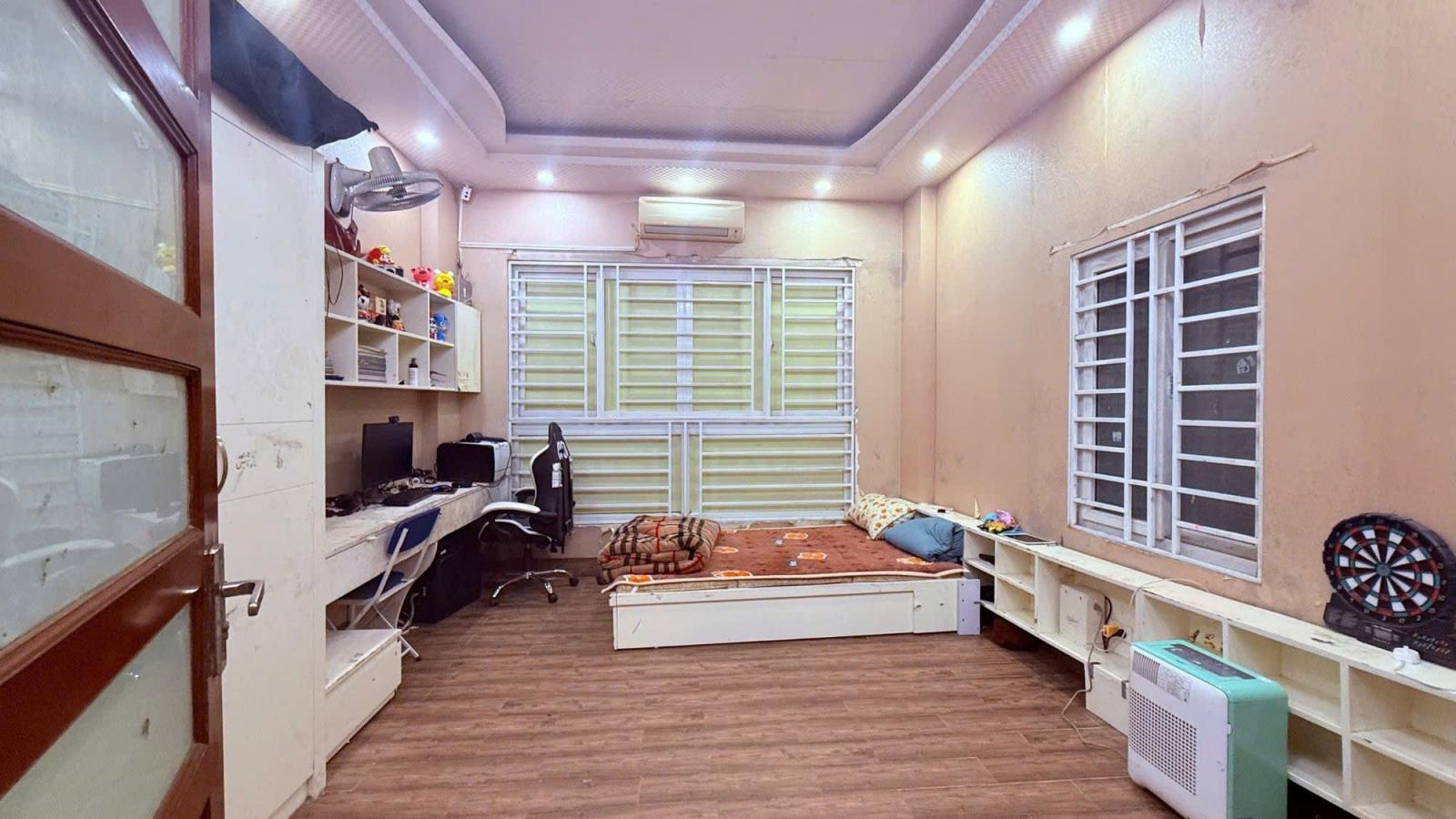 CẬN CẦU VƯỢT PHẠM VĂN ĐỒNG – NHÀ ĐẸP 5 TẦNG – 3 NGỦ – GIÁ TỐT HIẾM GẶP 15975341