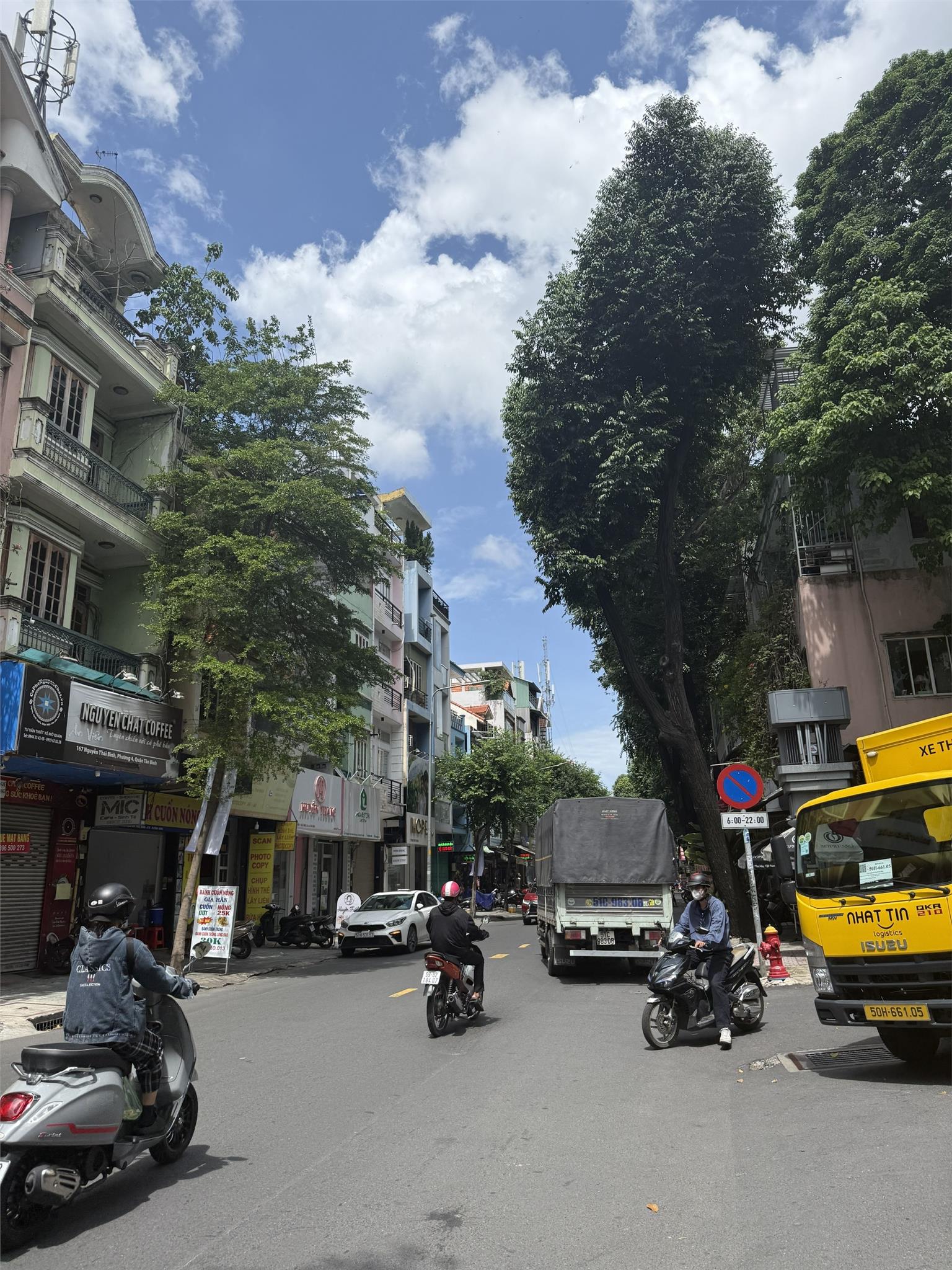 **Bán nhà mặt tiền Nguyễn Thái Bình, phường 4, Tân Bình; 4x18m - 3 lầu 15975385