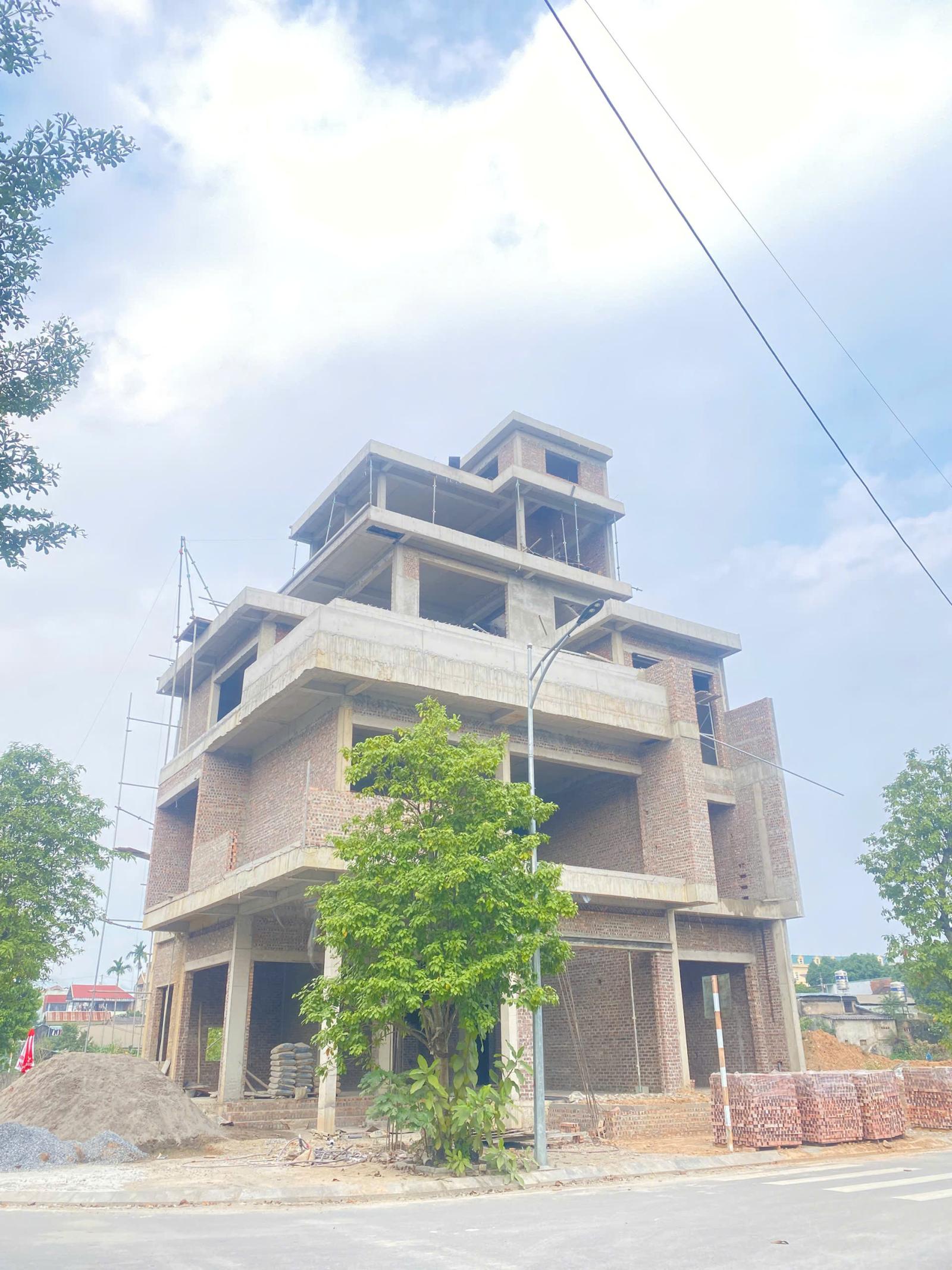 Bán gấp lô 86m2 sẵn sổ đỏ 2 mặt tiền giá đầu tư, đất đô thị trung tâm TT Lương Sơn (BP sang sổ) 15975407