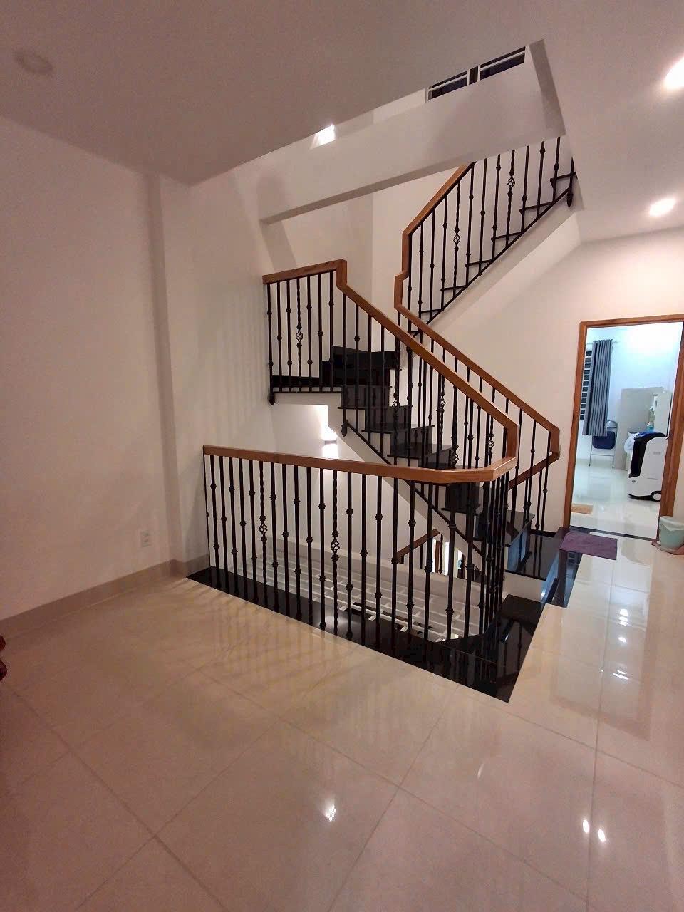 **Bán nhà HXH Cộng Hòa ** phường 13, Tân Bình (6x15m) 5 tầng mới 15975459