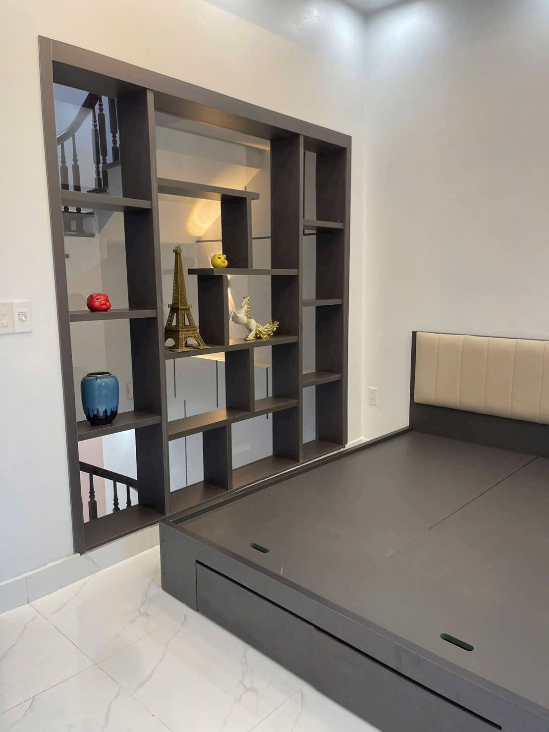 Bán căn nhà 3 tầng ngõ phố Tuệ Tĩnh, ph Bình Hàn, TP Hải Dương, 46.8m2, mt 4m, 3 ngủ, 3 vs 15975514