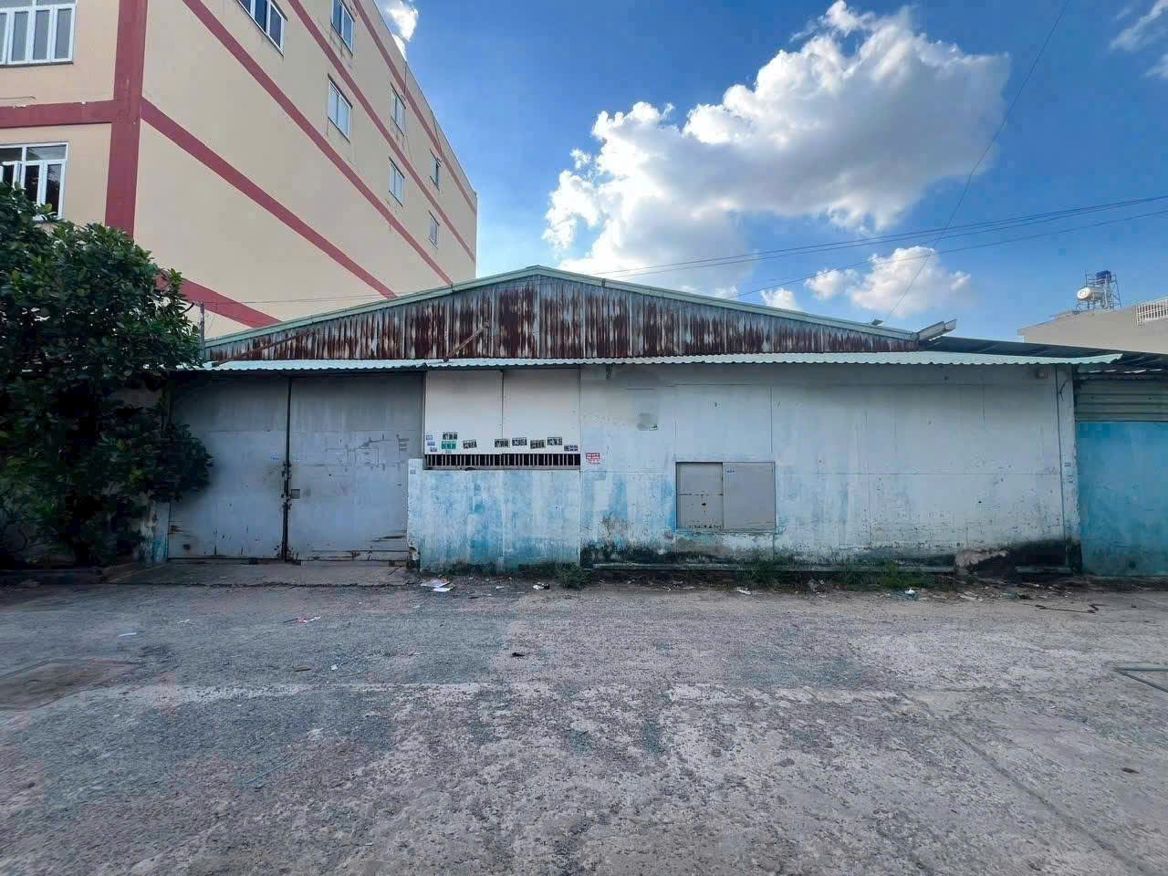 BÁN XƯỞNG/KHO TRUNG CHÁNH – BÀ ĐIỂM – HÓC MÔN - ĐƯỜNG 8M – XE TẢI RA VÀO THOẢI MÁI – GIÁ TỐT 15975541