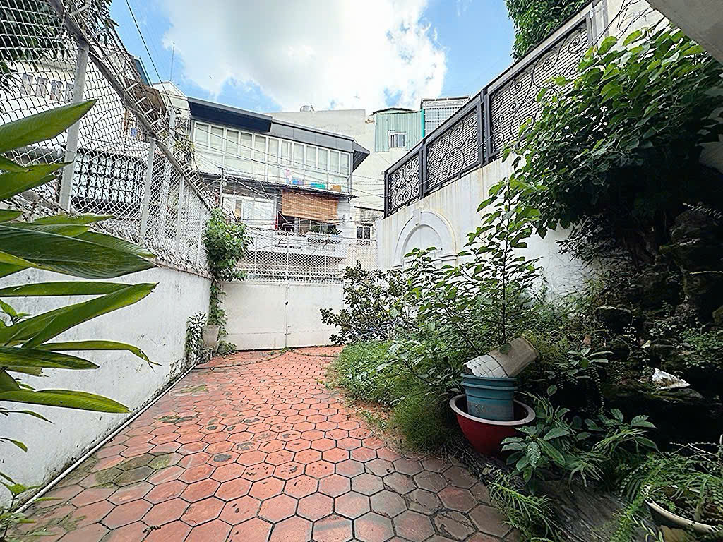 BÁN BIỆT THỰ 2 TẦNG ĐƯỜNG VÕ THỊ SÁU, QUẬN 1 - NGANG HIẾM 7,9M*26M - CHÍNH CHỦ 1 ĐỜI XƯA 15975623