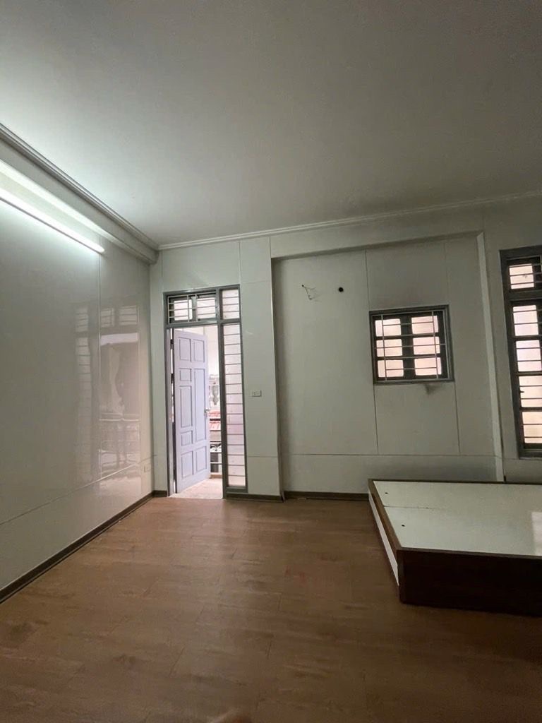 lạc long quân 35m x5 tầng 10 tỷ,ngõ ô tô,kinh doanh,thông các ngả 15975683