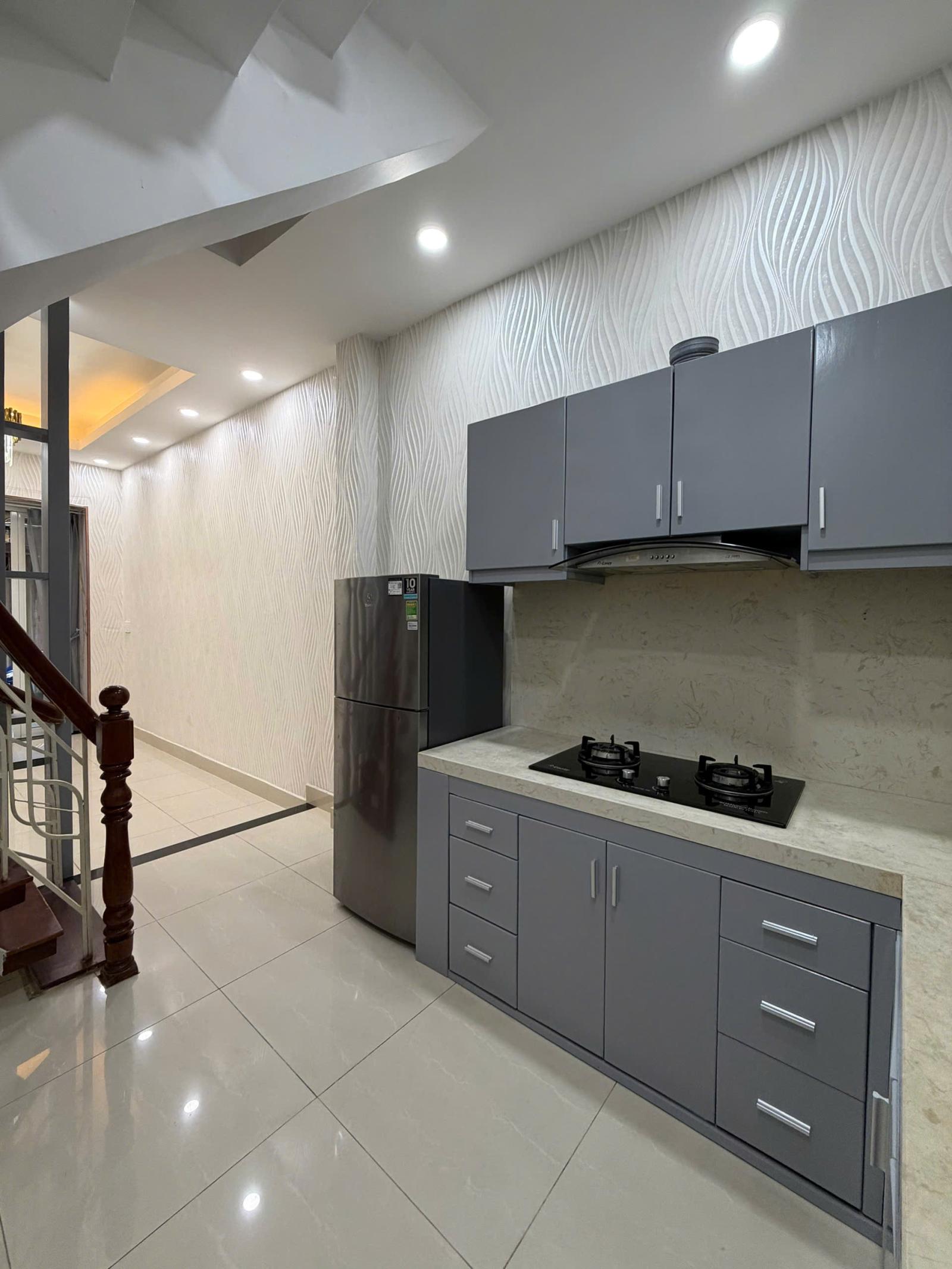 CẦN BÁN GẤP! Quận 5 - CAO ĐẠT 3 TẦNG - Hẻm thông tứ tung - GIÁ CỰC TỐT 15975709