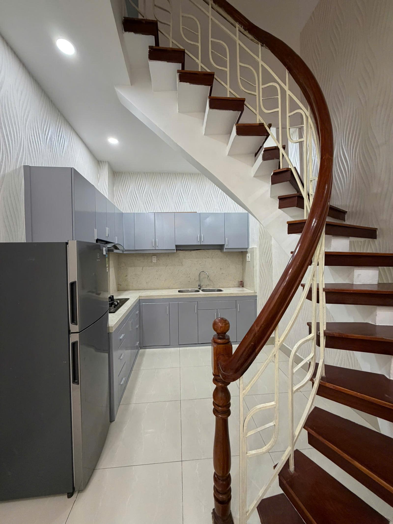 CẦN BÁN GẤP! Quận 5 - CAO ĐẠT 3 TẦNG - Hẻm thông tứ tung - GIÁ CỰC TỐT 15975709