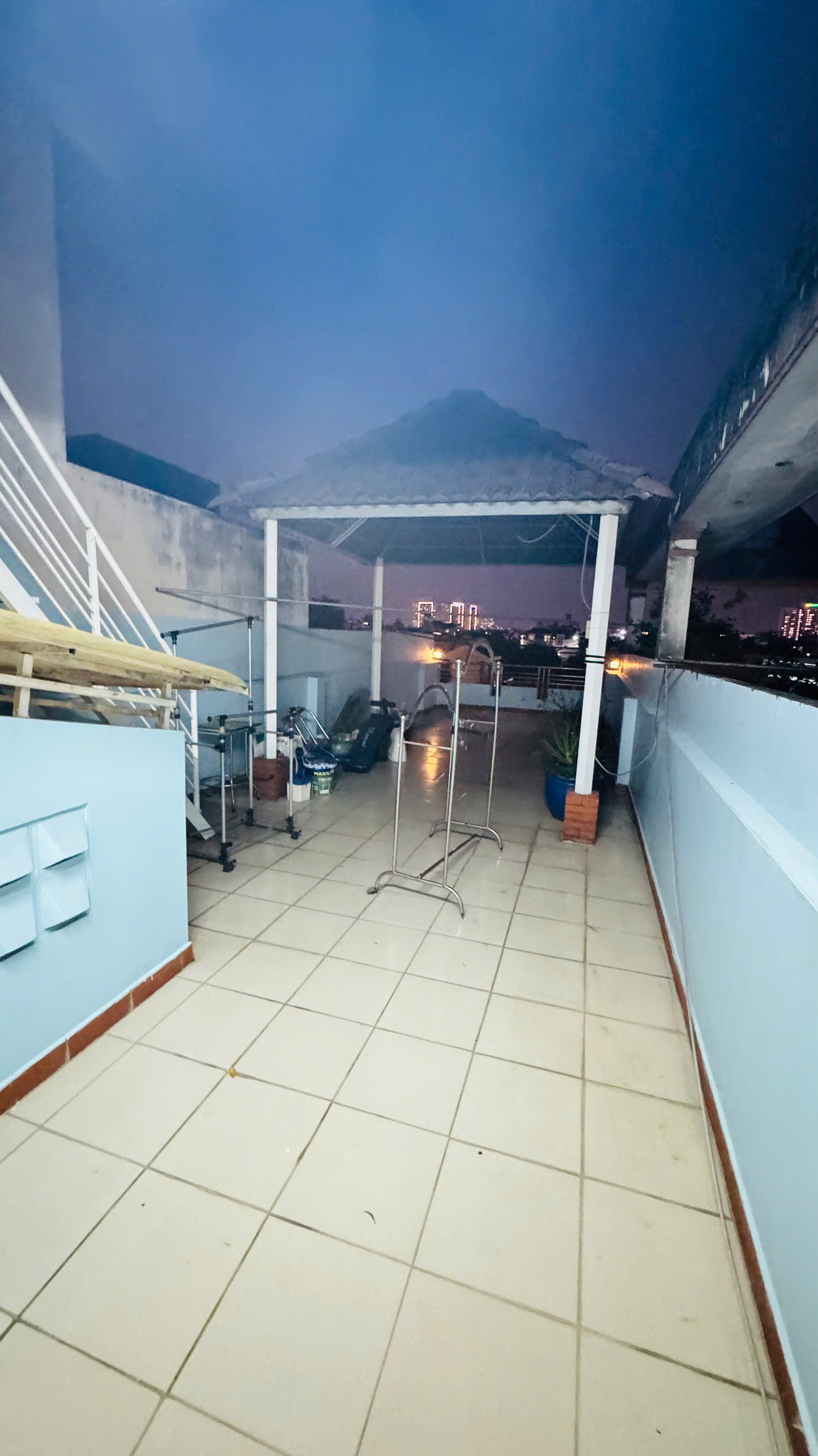 BÁN NHÀ MẶT TIỀN KHU TÊN LỬA  ĐƯỜNG RỘNG 10M THÔNG
DTCN 100m² (4×25)  4 TẦNG chỉ 14 ty tl 15975786