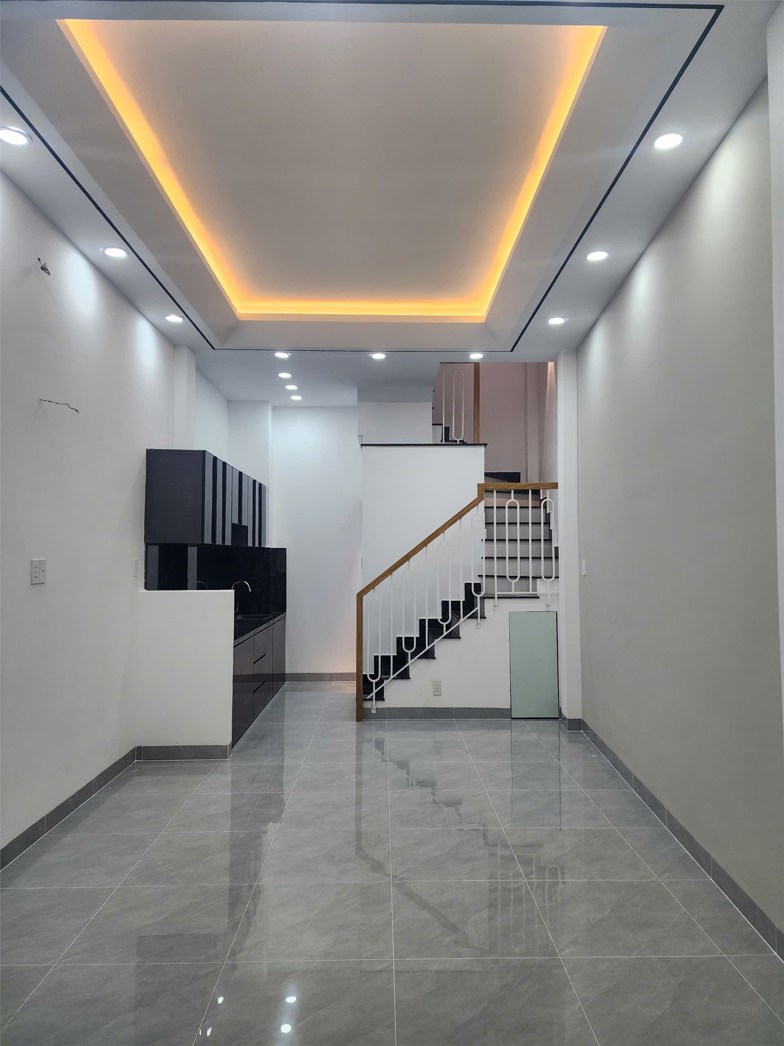 Bán nhà Âu Dương Lân, Quận 8, full đồ vào ở liền, 4 tầng, 36m², sổ riêng, chỉ 6,49 tỷ 15975802