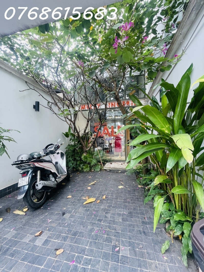 Bán mặt tiền KD gần bên Gigamall Phạm Văn Đồng, 2 tầng, 90m2, đường 12m, sổ hồng, giá 13 tỷ TL 15975840