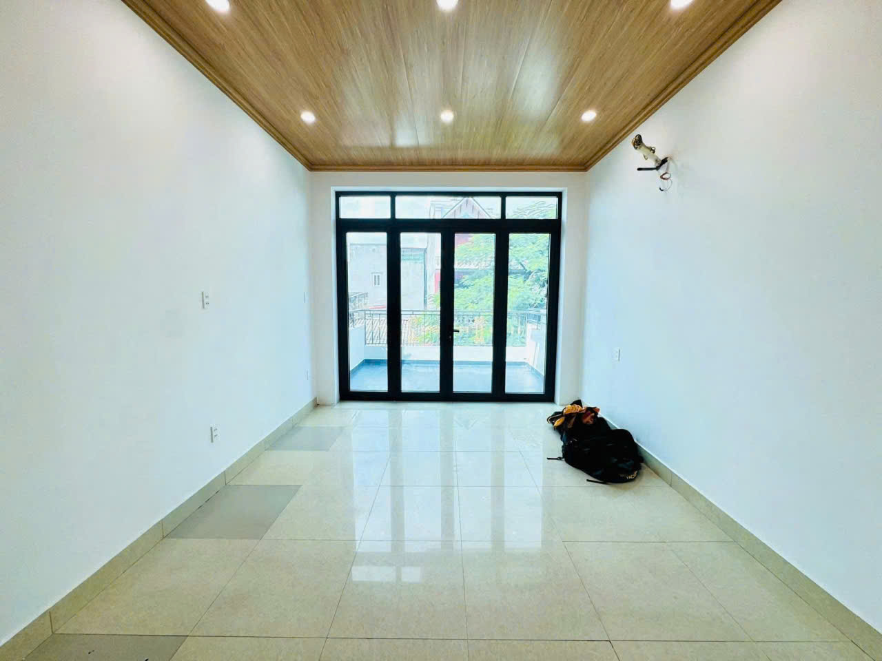 Bán nhà mặt đường Thiên Lôi - 92m 3 tầng - vị trí đẹp - giá 9.5 tỉ 15975849