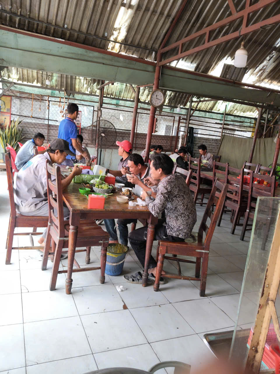 Sang quán cơm tại  Ngã ba cây xăng Đông Tân, Dĩ An, Bình Dương 15975859