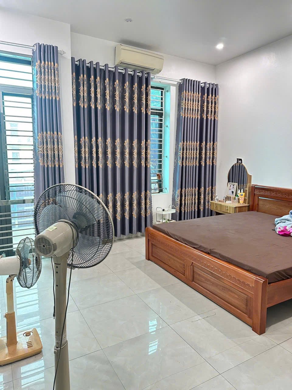 Bán căn nhà 3 tầng mặt phố KD buôn bán, phường Ngọc Châu, TP HD, 75m2, mt 5m, 4.x tỷ 15975861