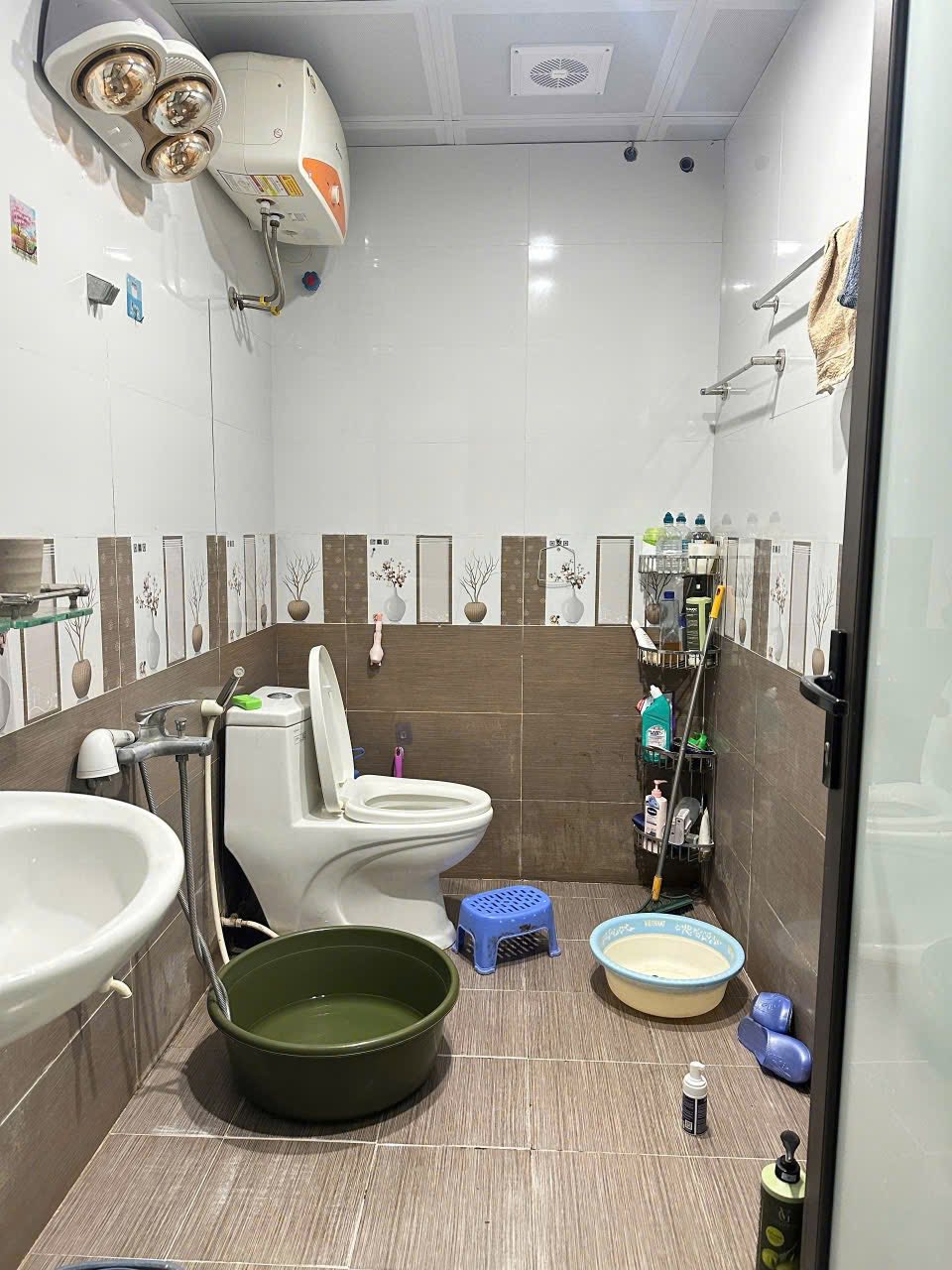 Bán căn nhà 3 tầng mặt phố KD buôn bán, phường Ngọc Châu, TP HD, 75m2, mt 5m, 4.x tỷ 15975861