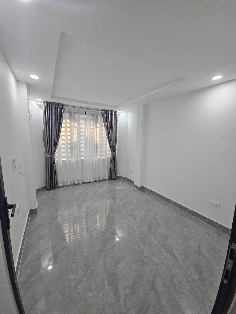 ngọc khánh DT 35m x5 tầng 12,7 tỷ-cách 1 nhà ra phố,full nội thất 15975875