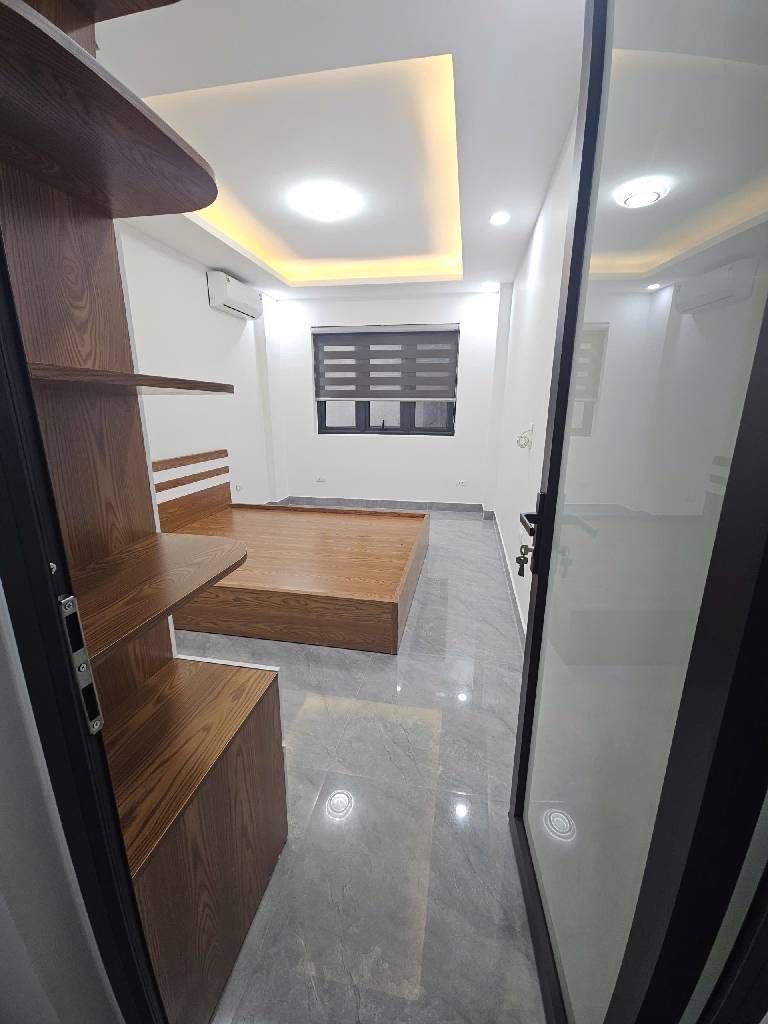 ngọc khánh DT 35m x5 tầng 12,7 tỷ-cách 1 nhà ra phố,full nội thất 15975875