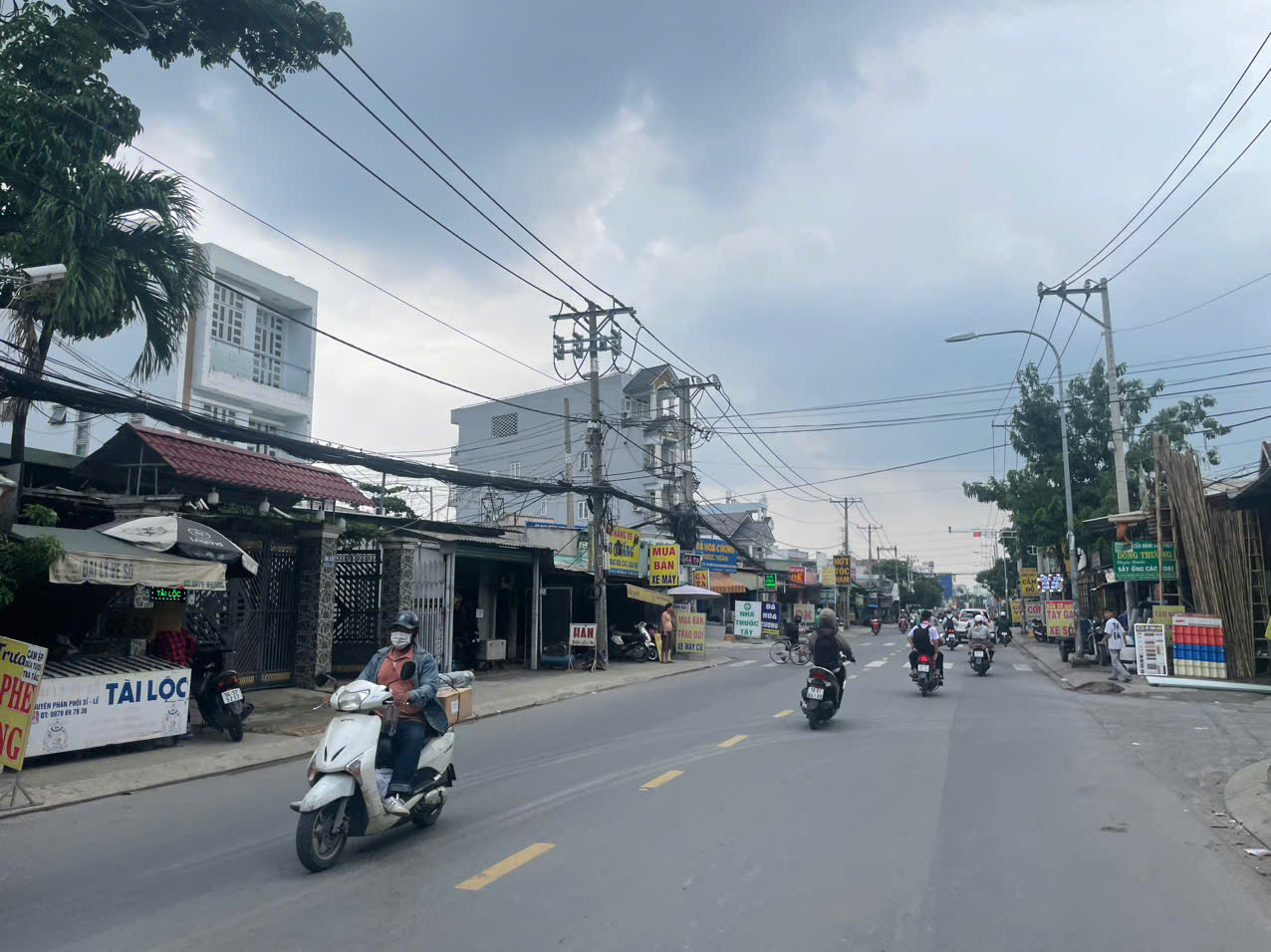 Bán nhà mặt tiền 1 tệt 2 lầu 4,5x34m giá 13,9 tỷ Đường Nguyễn Ảnh Thủ 15975907