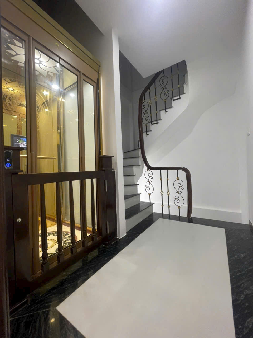 Nhà rộng  phố Lò Đúc, 5 tầng thang máy, 36m2,  giá 11-12 tỉ,  hướng Nam 15975920