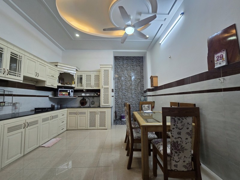 Bán nhà đường Man Thiện, Phường Tăng Nhơn Phú A, Thủ Đức, TP HCM. DT 70m2, 3 tầng. Giá  7.85  tỷ. 15976074