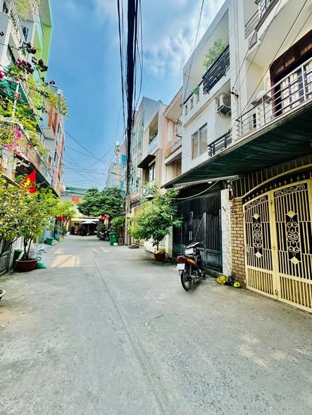 Nhà HXT Đường Âu Dương Lân Phường 3 Quận 8 Cũ. 15976093