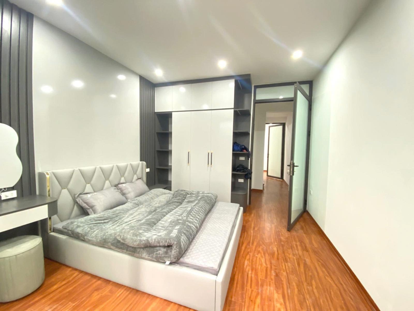 Bán nhà mặt phố Triệu Việt Vương, 35m2, 3 tầng, 26 tỷ, vỉa hè rộng, KD đỉnh, dòng tiền 30tr/tháng 15976097