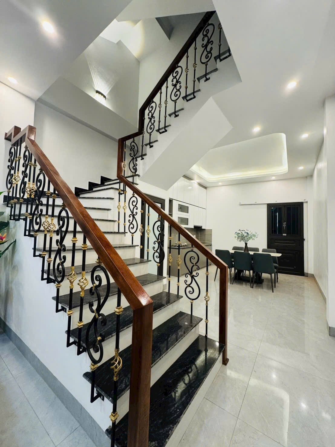 Bán 2 căn nhà 3 tầng ngõ phố Lê Viết Hưng, ph Ngọc Châu, TP HD, 46m2, mt 4m, 3 ngủ, ngõ oto 15976100