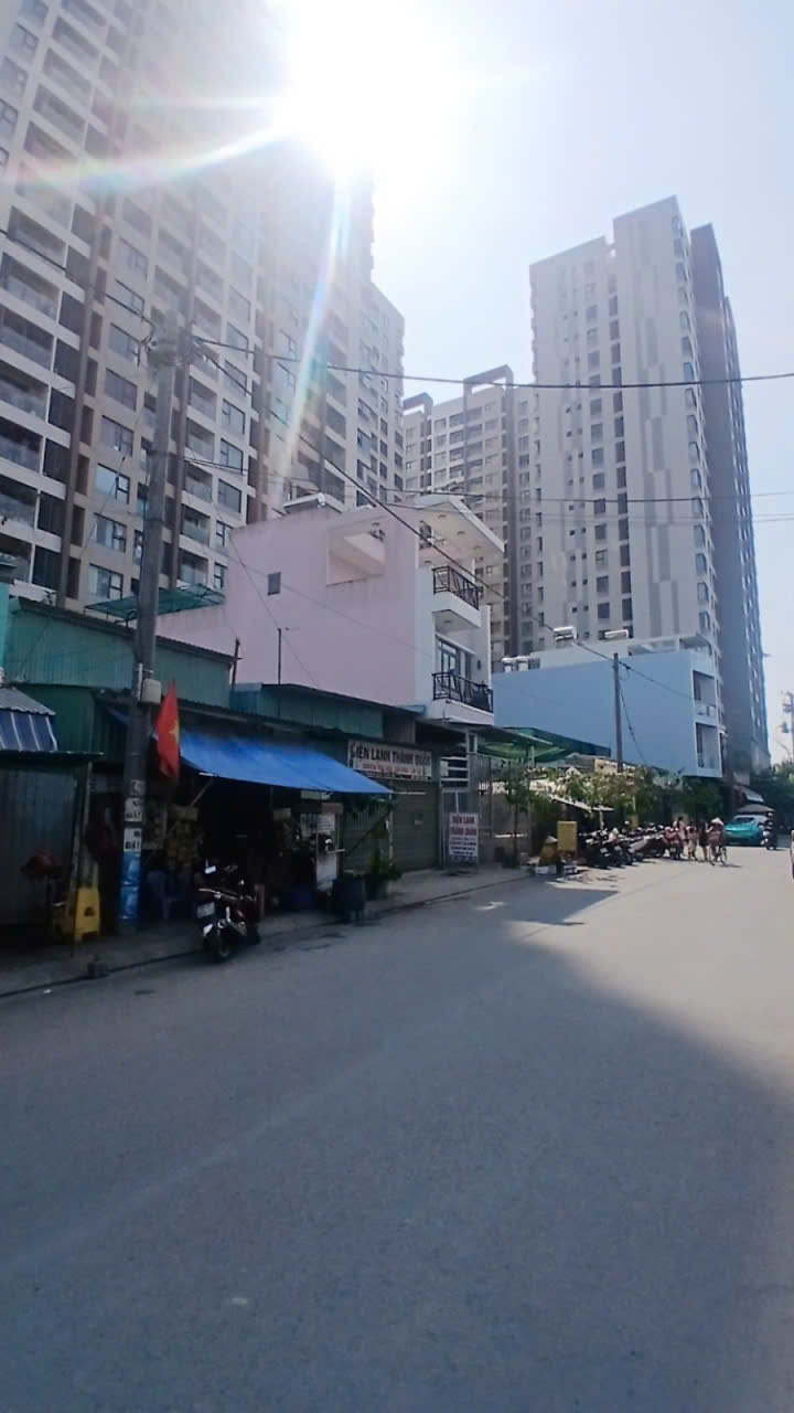 Gấp Bán nhà MT Lê Tấn Bê ngay khu đô thị AKARI cách Võ Văn Kiệt 100m 310m2-35 tỷ 15976108