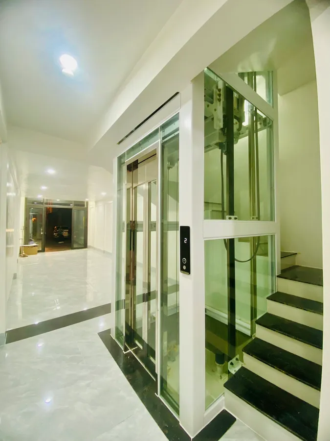 Nhà Nguyễn Trãi. Thanh Xuân. 6 Tầng Thang Máy. Ô Tô. DT 63m2. MT 3.7m. Giá 22.7 Tỷ. 15976145