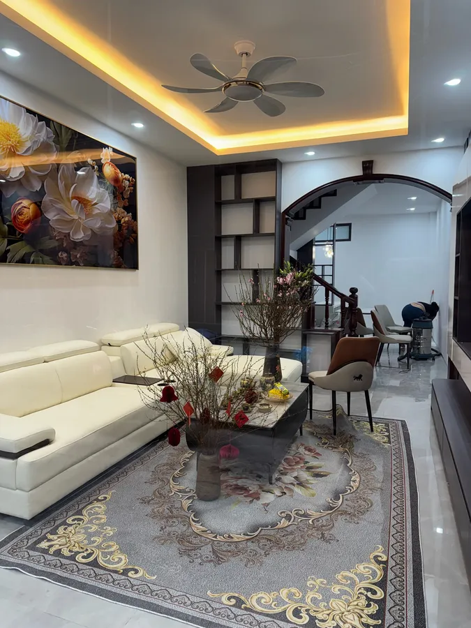 Bán Nhà Nguyễn Chí Thanh. Đống Đa. Ô Tô. DT 45m2. MT 4m. 5 Tầng. Giá 20.8 Tỷ. 15976166