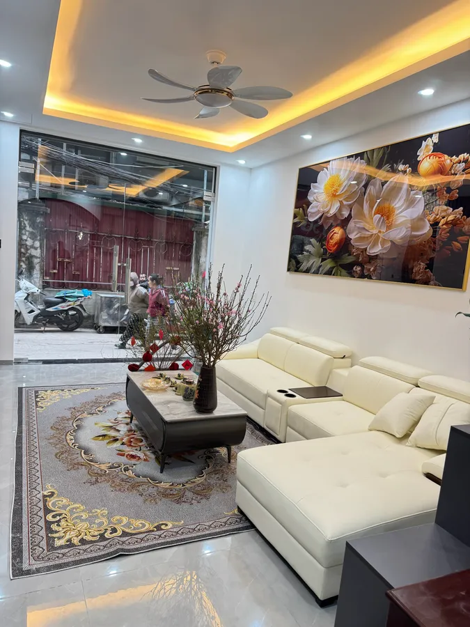 Bán Nhà Nguyễn Chí Thanh. Đống Đa. Ô Tô. DT 45m2. MT 4m. 5 Tầng. Giá 20.8 Tỷ. 15976166