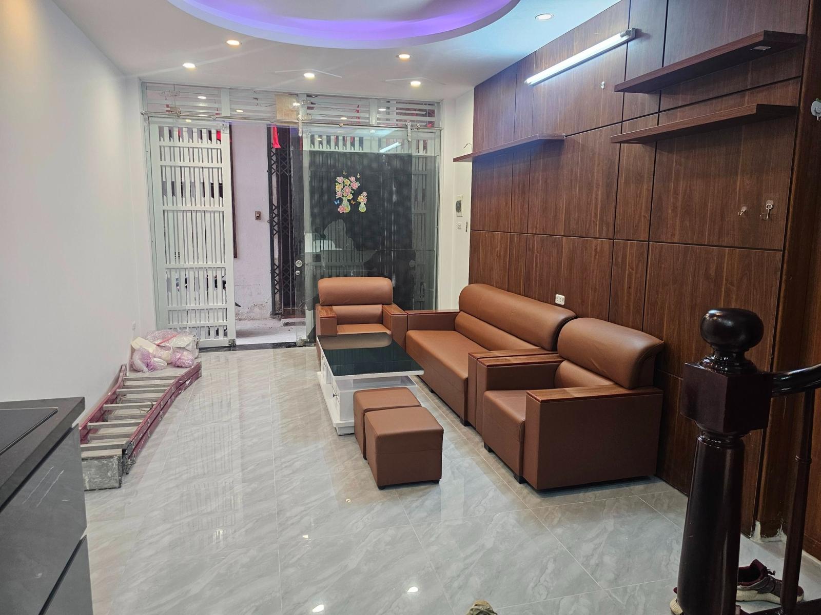 NHÀ MỚI NGÕ THÔNG PHỐ HOÀNG HOA THÁM 35M 5 TẦNG GIÁ 9,8 TỶ GẦN Ô TÔ- KINH DOANH TỐT 15976193