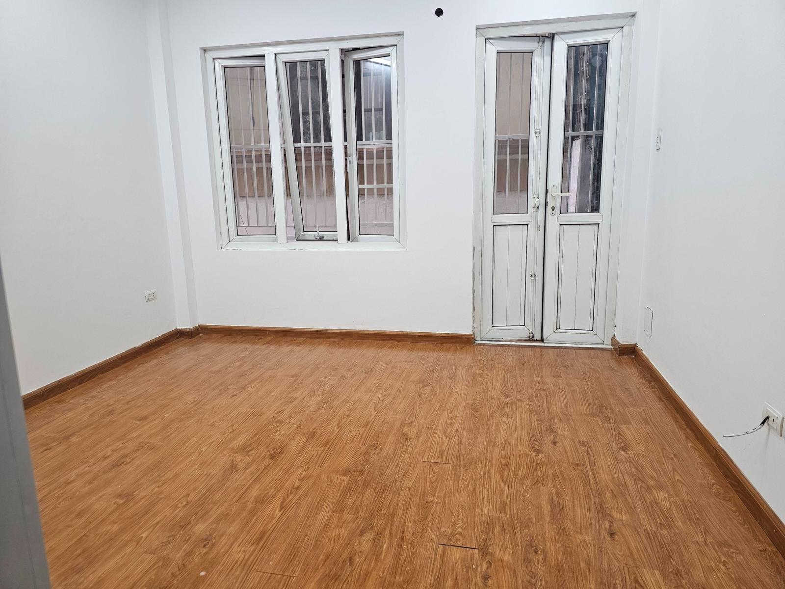 NHÀ MỚI NGÕ THÔNG PHỐ HOÀNG HOA THÁM 35M 5 TẦNG GIÁ 9,8 TỶ GẦN Ô TÔ- KINH DOANH TỐT 15976193