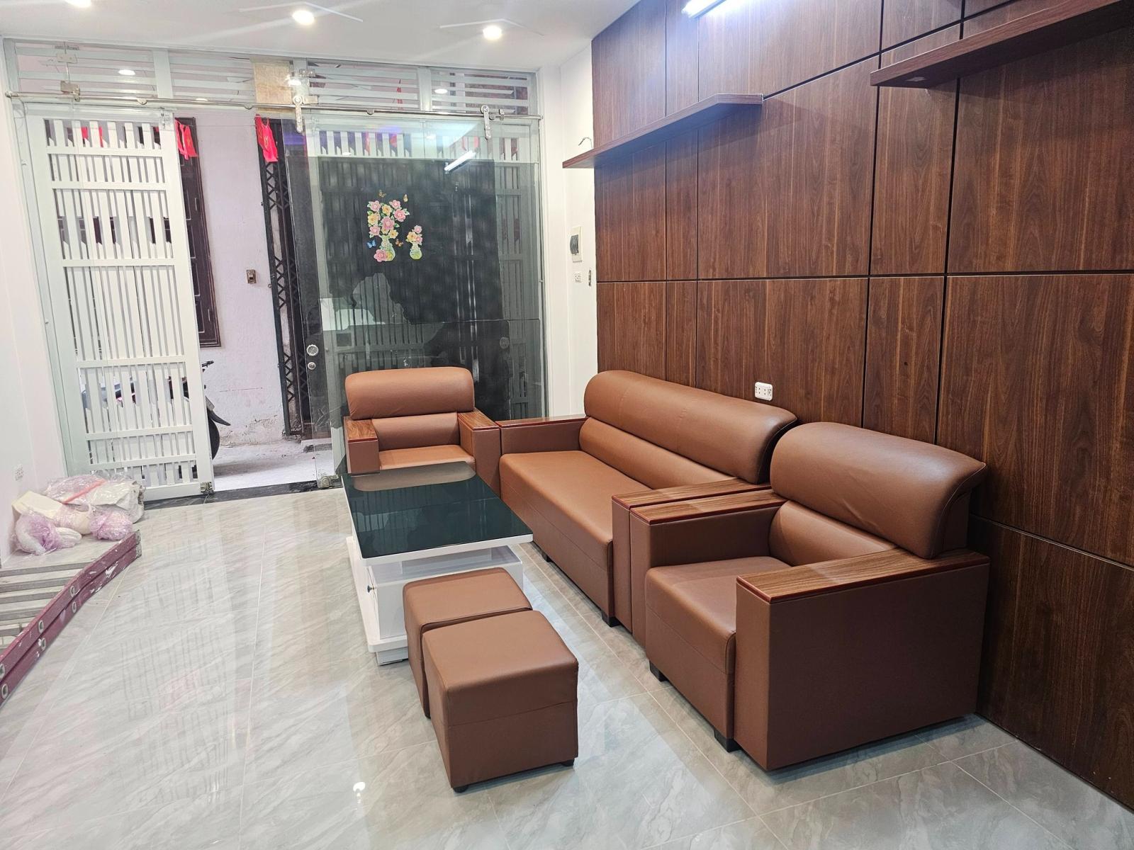 NHÀ MỚI NGÕ THÔNG PHỐ HOÀNG HOA THÁM 35M 5 TẦNG GIÁ 9,8 TỶ GẦN Ô TÔ- KINH DOANH TỐT 15976193