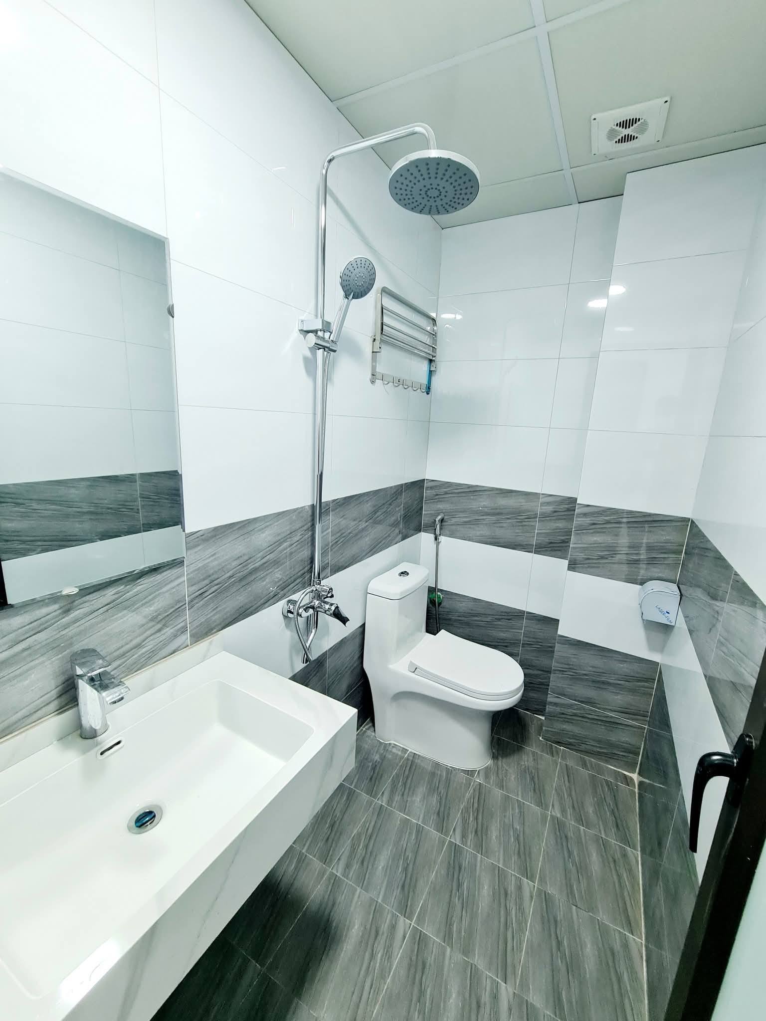 Nhà đẹp Phố Thanh Liệt- 42m*7 tầng*4.5mMT- Thang máy-Gần Linh Đàm-Ôtô vào nhà- 12,5 tỷ 15976191