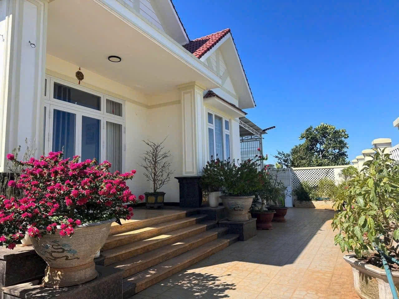 Bán villa sân vườn 1038 m2 - thị trấn liên nghĩa đức trọng lâm đồng  giá 11 Tỷ 15976214