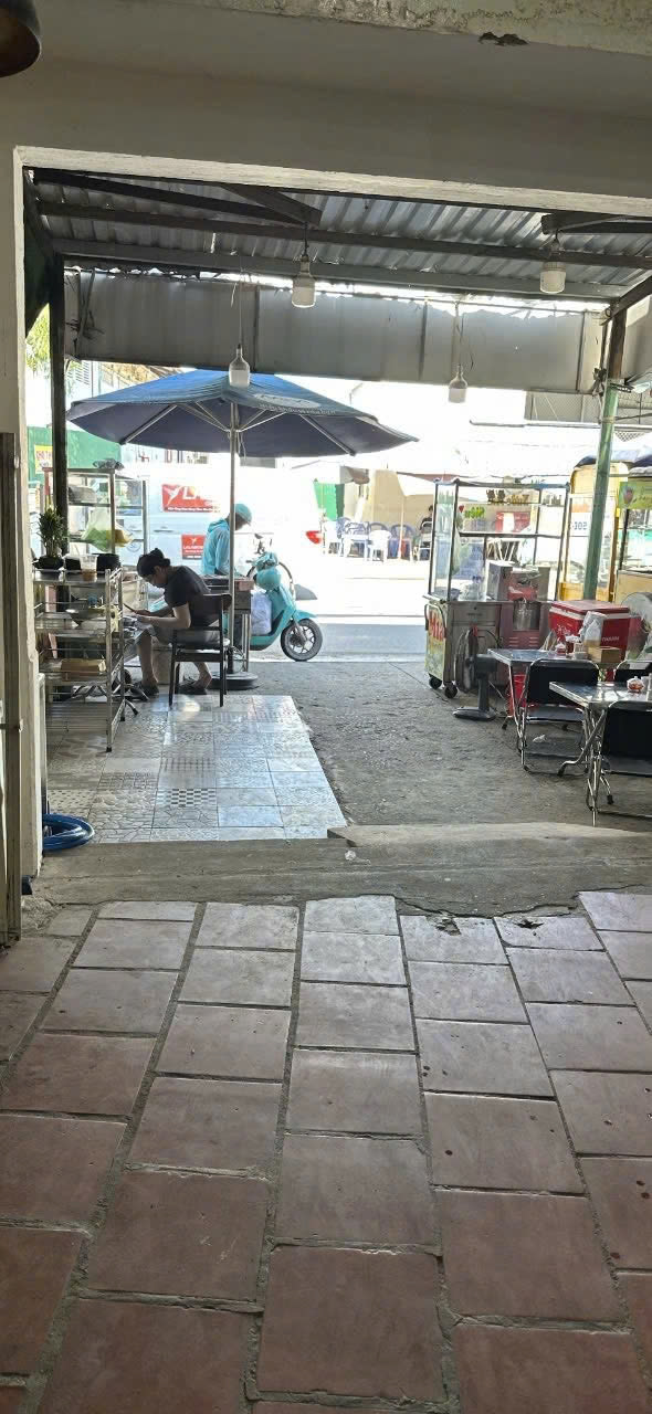 CẦN SANG LẠI MẶT BẰNG  VÀ TOÀN BỘ ĐỒ ĐẠC QUÁN CƠM 15976224