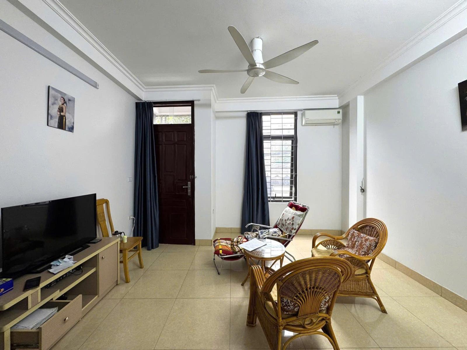 HÀO NAM NGÕ THÔNG - KINH DOANH - dt  39m2 6 tầng mặt tiền 4.6m Giá 14.3 tỷ 15976231